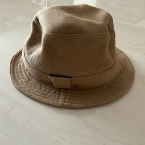 100% Authentic Burberry Beautiful Brand New Hat